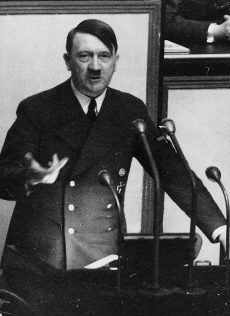 Hitler irqlər arasında iyerarxiya və toqquşma olduğu şəklindəki azğın düşüncəsinin ilhamını darvinizmdən almışdı.